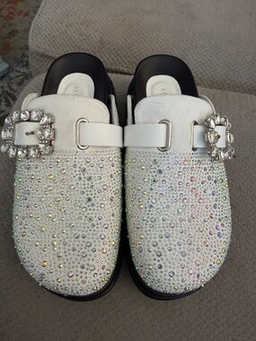Crystal-Embellished White Slip-On Mules with Jeweled Buckle
